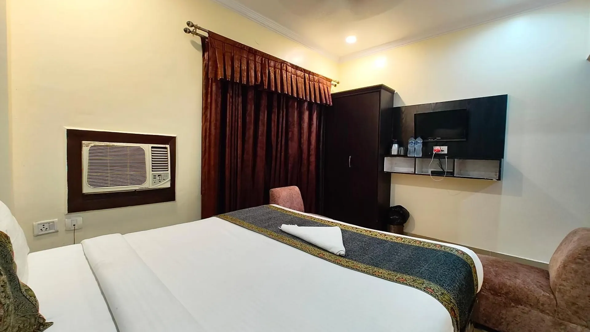 Homestay szállás Hotel Ashoka Grand Kashi Vidyapith ! Varanasi - Near Varanasi Railway Station, With Wifi-Restaurant-And-Parking-Facilities-Prime-Location-Best Selling In Váránaszi