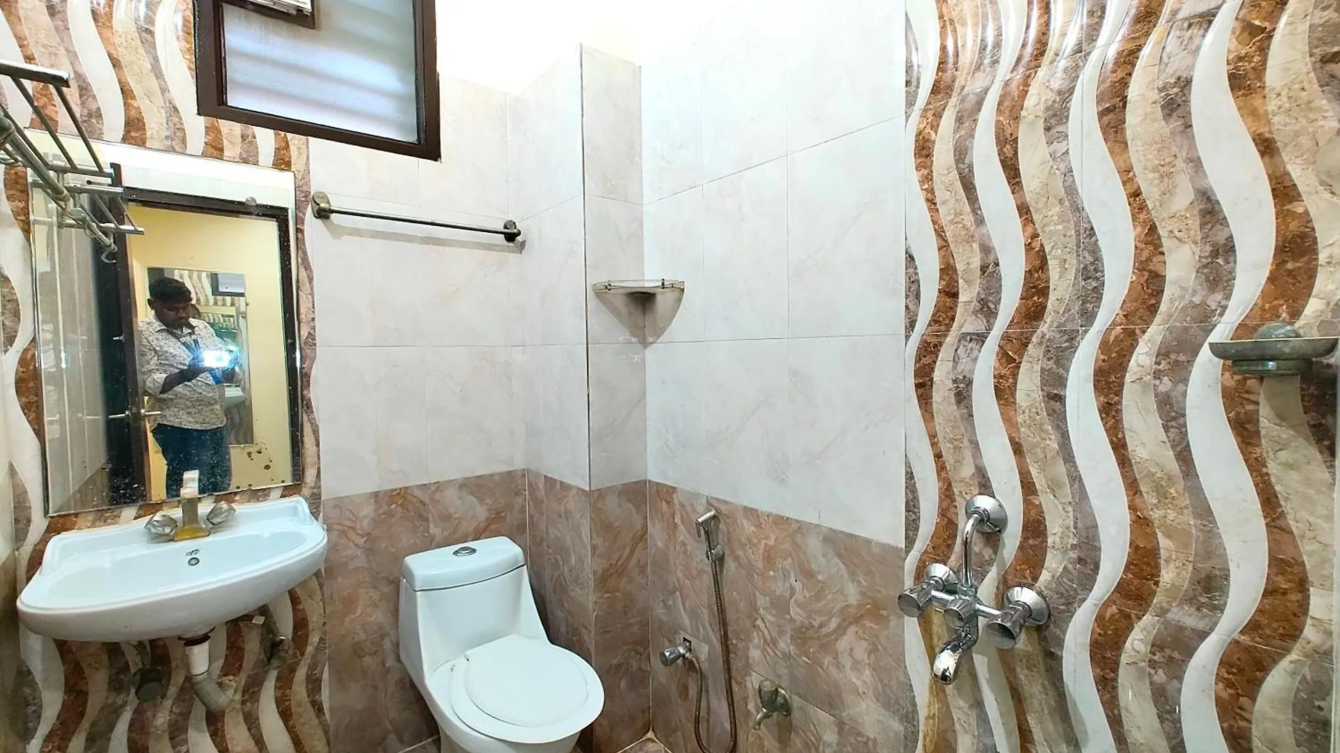 Hotel Ashoka Grand Kashi Vidyapith ! Varanasi - Near Varanasi Railway Station, With Wifi-Restaurant-And-Parking-Facilities-Prime-Location-Best Selling In Váránaszi Homestay szállás