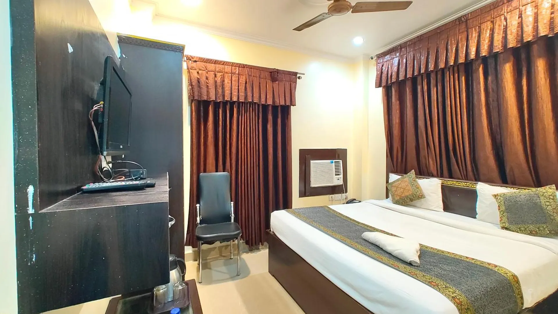 Hotel Ashoka Grand Kashi Vidyapith ! Varanasi - Near Varanasi Railway Station, With Wifi-Restaurant-And-Parking-Facilities-Prime-Location-Best Selling In Váránaszi