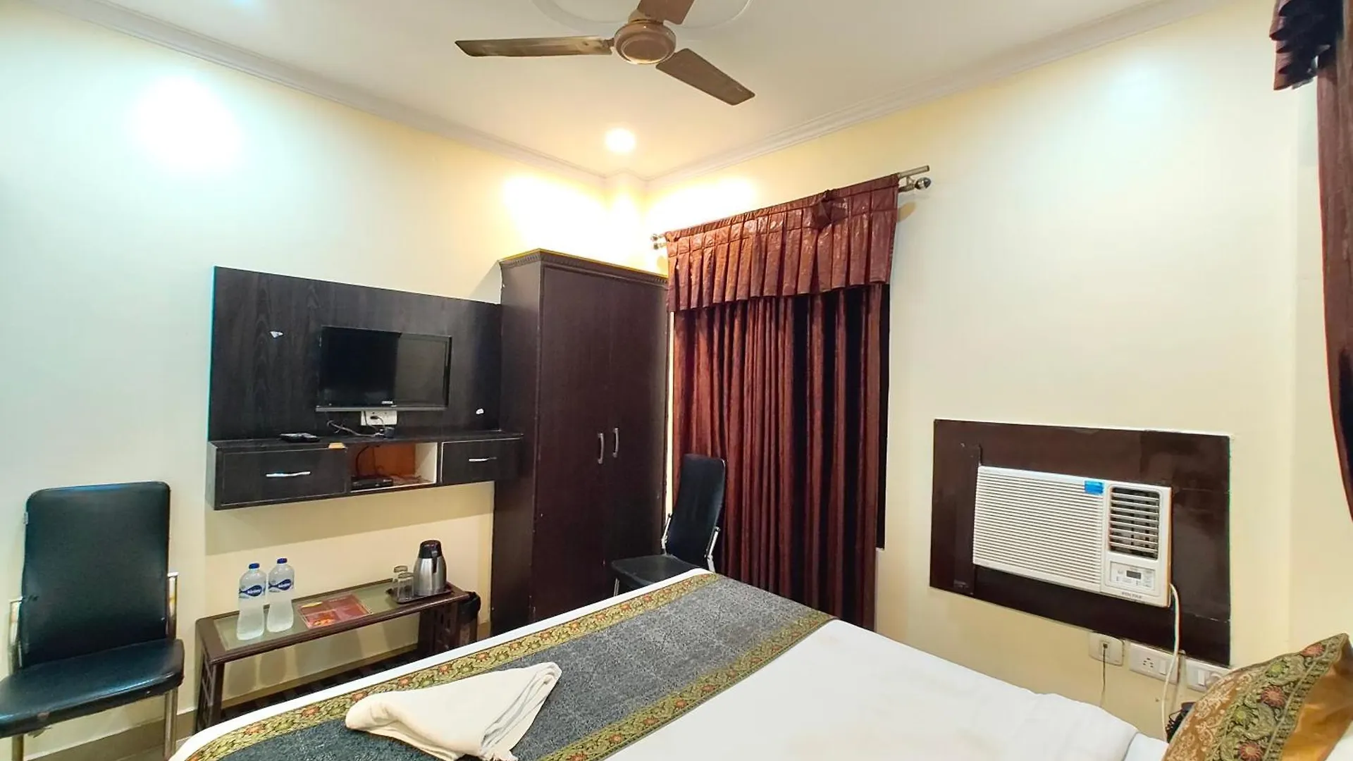 Hotel Ashoka Grand Kashi Vidyapith ! Varanasi - Near Varanasi Railway Station, With Wifi-Restaurant-And-Parking-Facilities-Prime-Location-Best Selling In Váránaszi 0*,