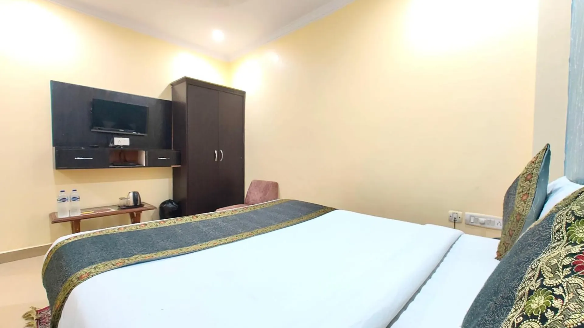 Hotel Ashoka Grand Kashi Vidyapith ! Varanasi - Near Varanasi Railway Station, With Wifi-Restaurant-And-Parking-Facilities-Prime-Location-Best Selling In Váránaszi Homestay szállás